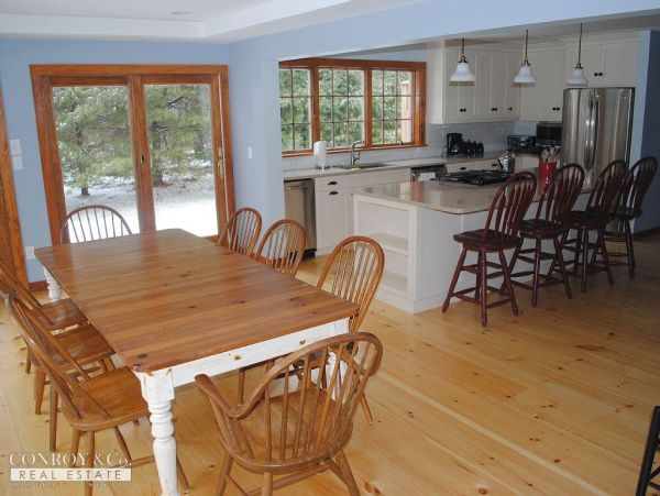 Cape Cod Home 994336