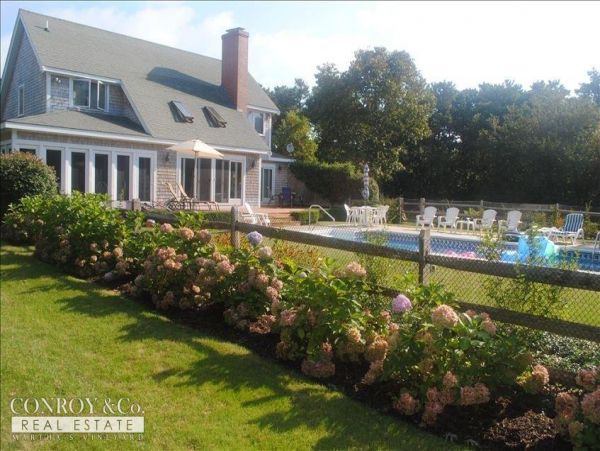 Cape Cod Home 994336