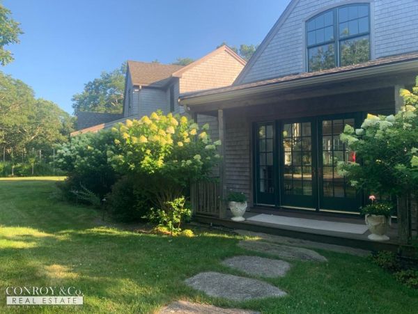 Cape Cod Home 994337
