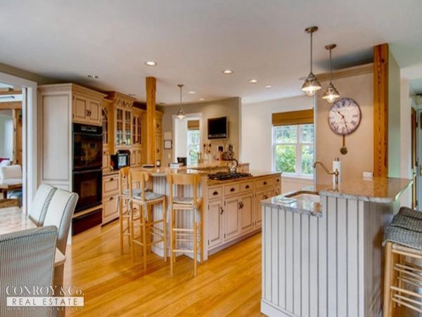 Cape Cod Home 994337