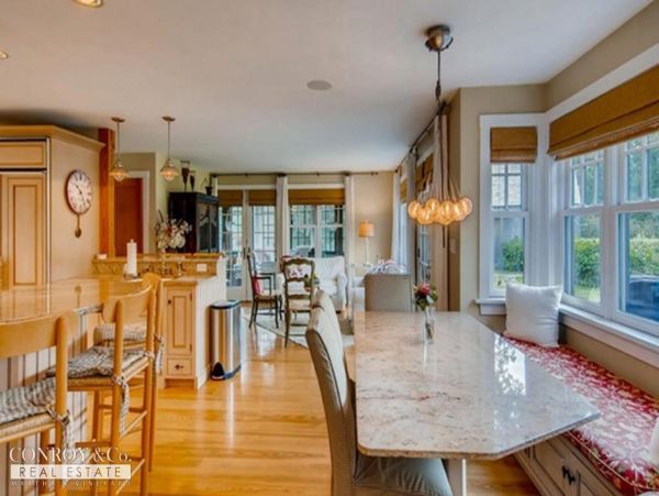 Cape Cod Home 994337