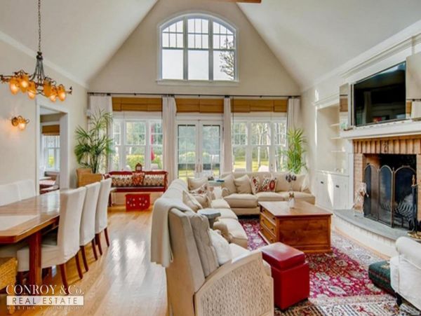 Cape Cod Home 994337