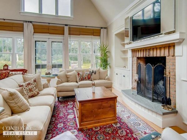 Cape Cod Home 994337