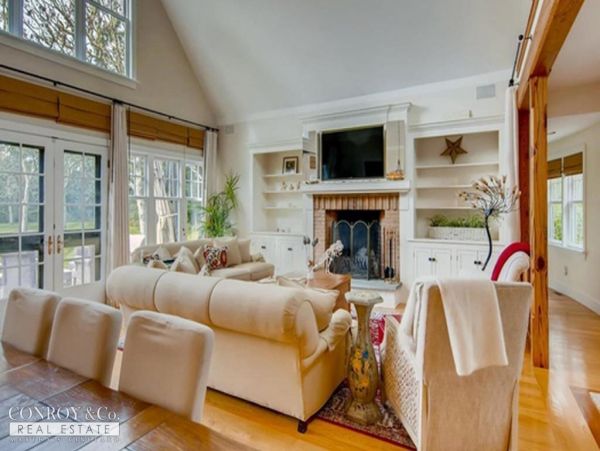 Cape Cod Home 994337