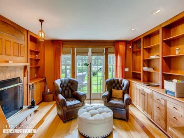 Cape Cod Home 994337
