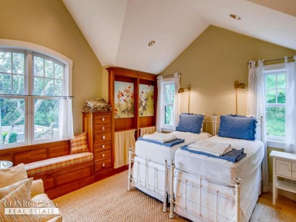 Cape Cod Home 994337