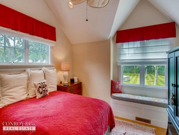 Cape Cod Home 994337