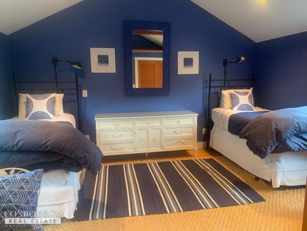 Cape Cod Home 994337