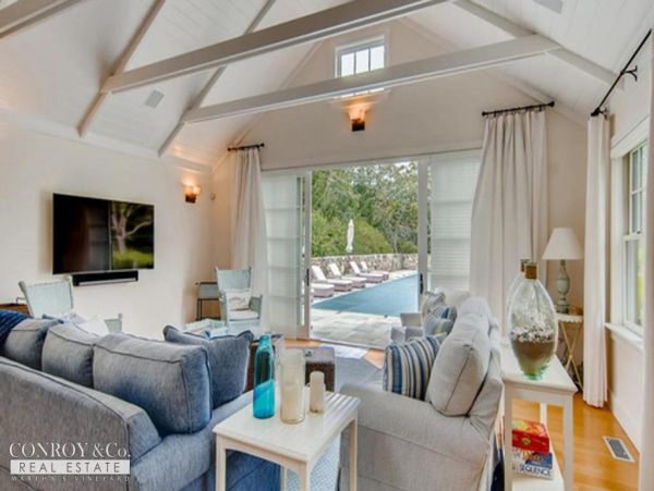 Cape Cod Home 994337