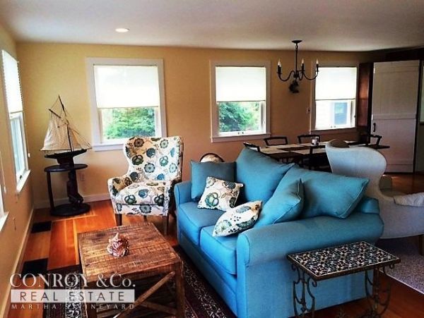 Cape Cod Home 994338