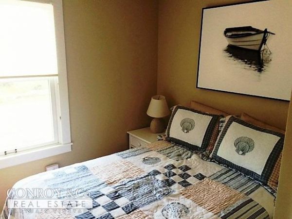 Cape Cod Home 994338