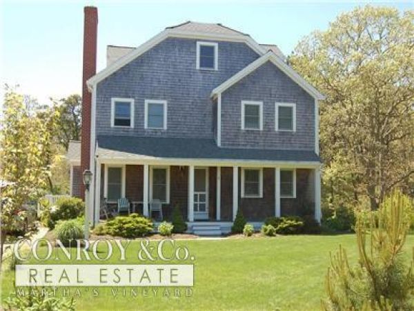 Cape Cod Home 994339