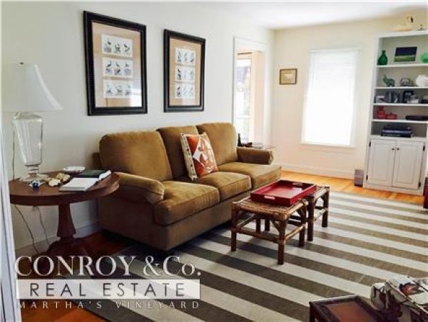 Cape Cod Home 994339
