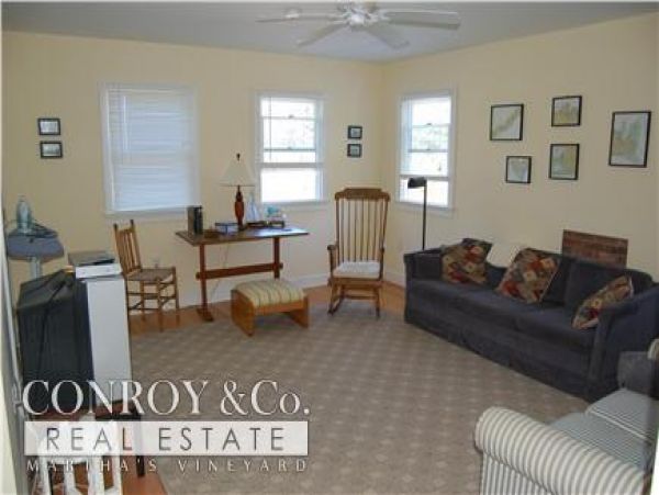 Cape Cod Home 994339