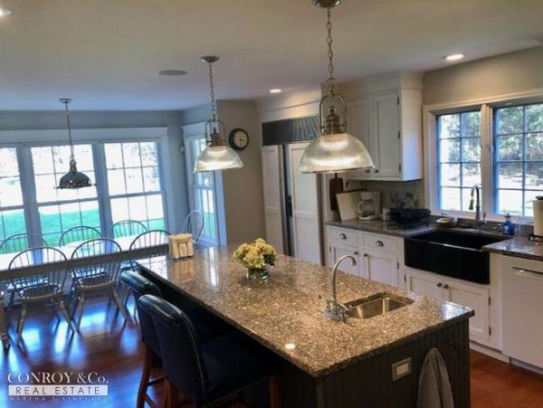 Cape Cod Home 994340