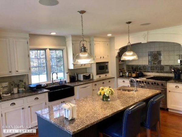 Cape Cod Home 994340