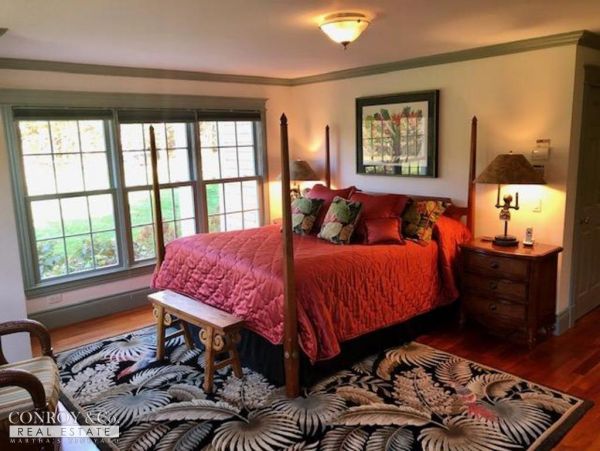 Cape Cod Home 994340