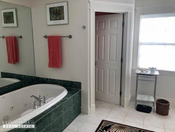 Cape Cod Home 994340