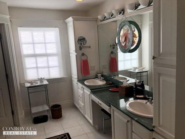 Cape Cod Home 994340