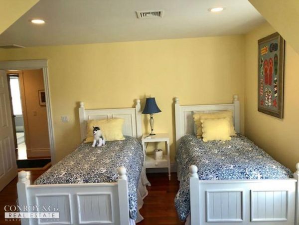 Cape Cod Home 994340