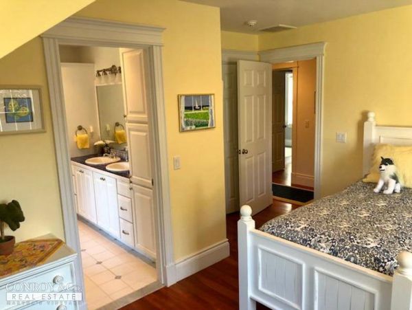 Cape Cod Home 994340