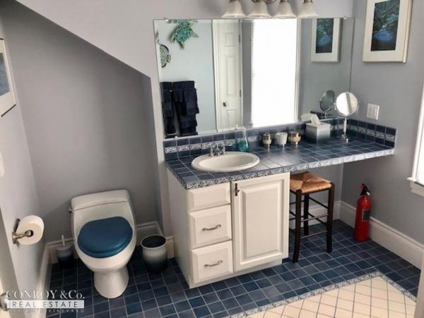 Cape Cod Home 994340