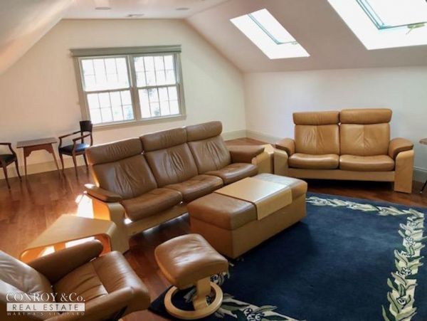 Cape Cod Home 994340