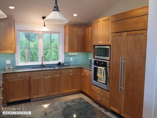 Cape Cod Home 994341