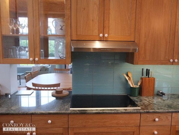 Cape Cod Home 994341