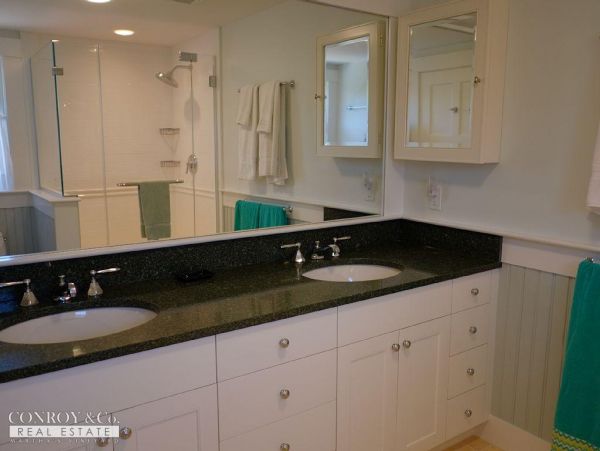 Cape Cod Home 994341
