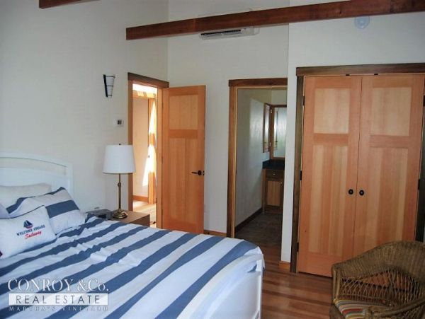 Cape Cod Home 994342
