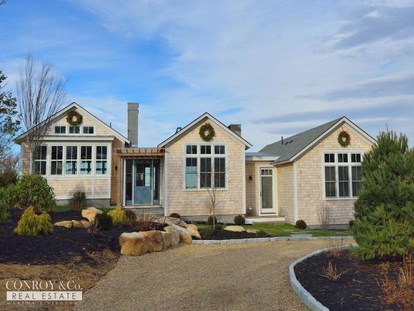 Cape Cod Home 994343