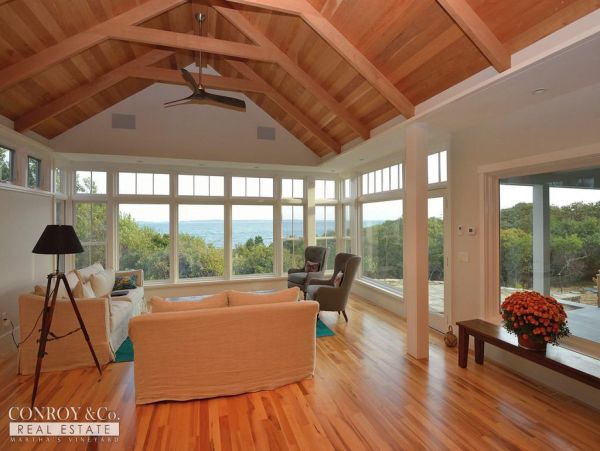 Cape Cod Home 994343