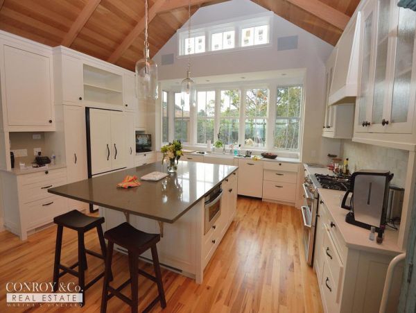 Cape Cod Home 994343