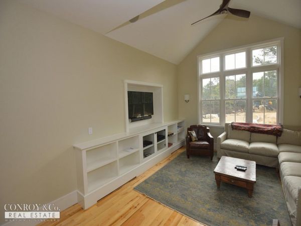 Cape Cod Home 994343