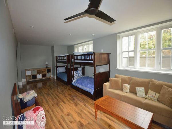 Cape Cod Home 994343
