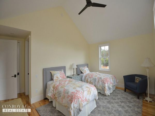 Cape Cod Home 994343
