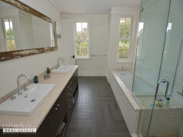 Cape Cod Home 994343