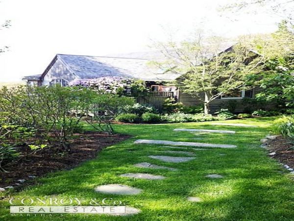 Cape Cod Home 994344