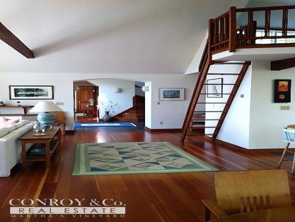 Cape Cod Home 994344