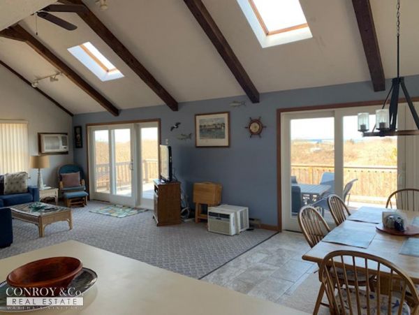 Cape Cod Home 994345