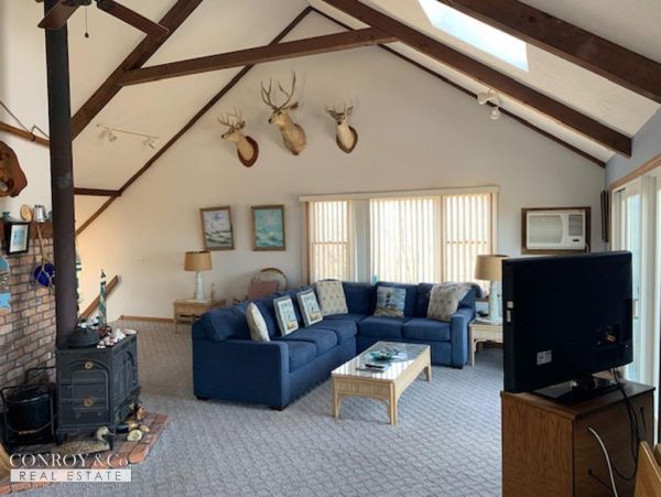 Cape Cod Home 994345