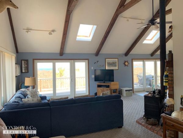 Cape Cod Home 994345