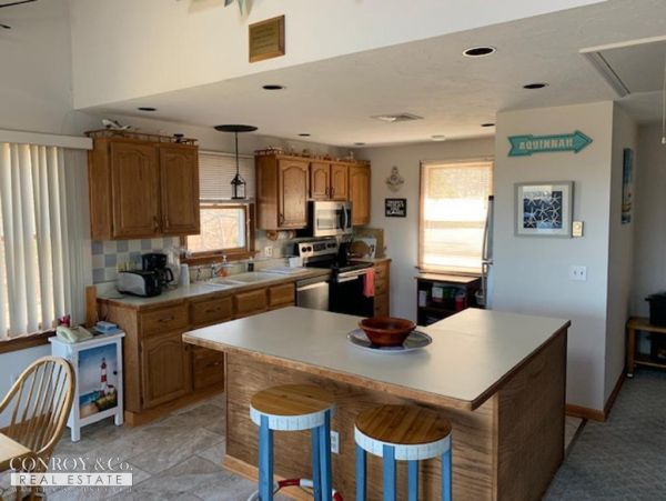 Cape Cod Home 994345