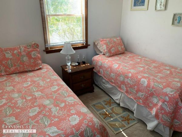 Cape Cod Home 994345