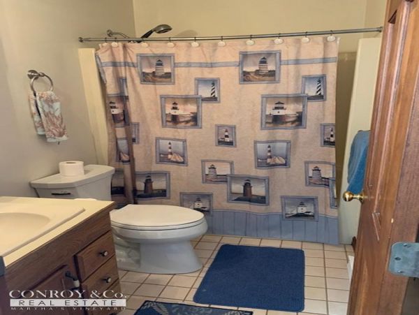 Cape Cod Home 994345