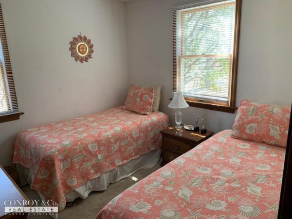 Cape Cod Home 994345