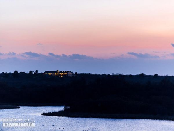 Cape Cod Home 994346