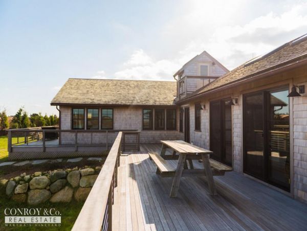 Cape Cod Home 994346