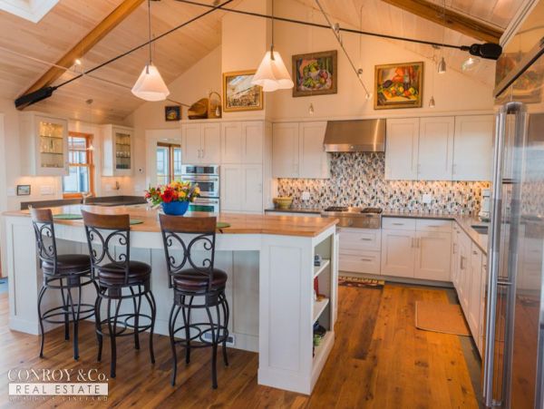 Cape Cod Home 994346